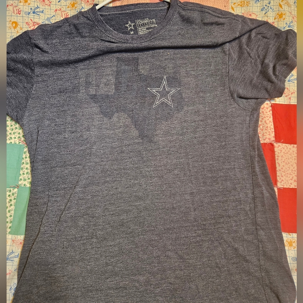 Men's Dallas Cowboys Tee Faded logo imagery